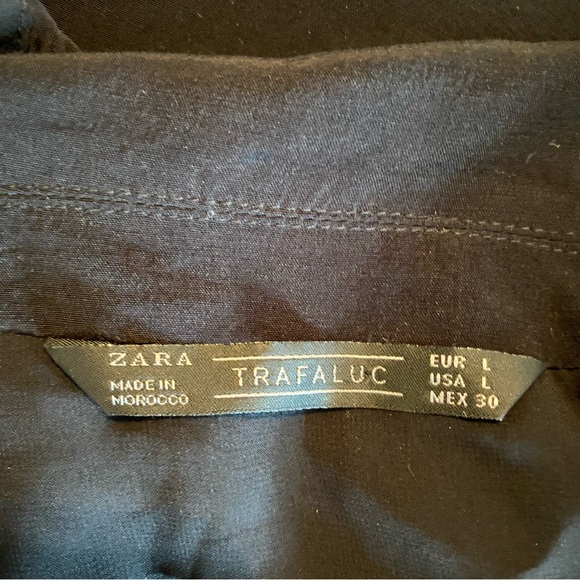 ✨SALE✨ Zara Black Zip-Up Crop Tank - Picture 3 of 4